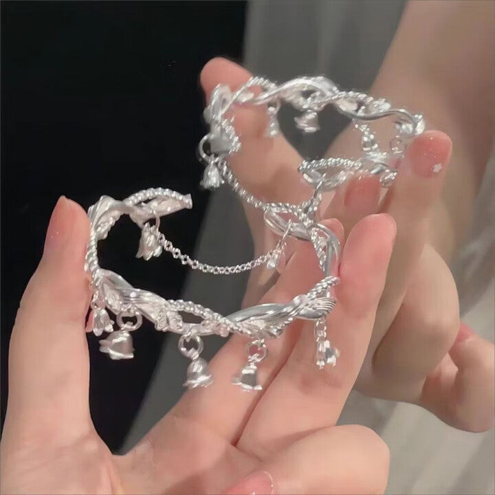 Lily Flower Bracelet in White Gold