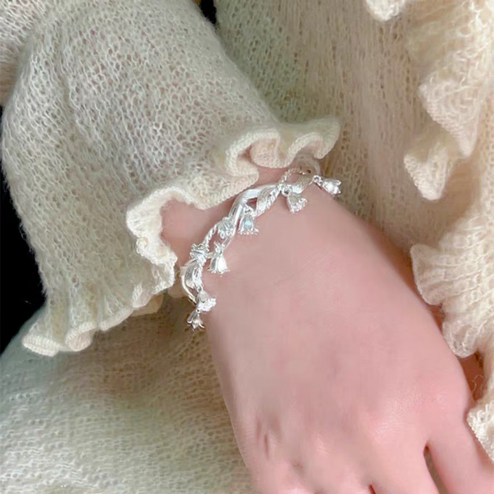 Lily Flower Bracelet in White Gold