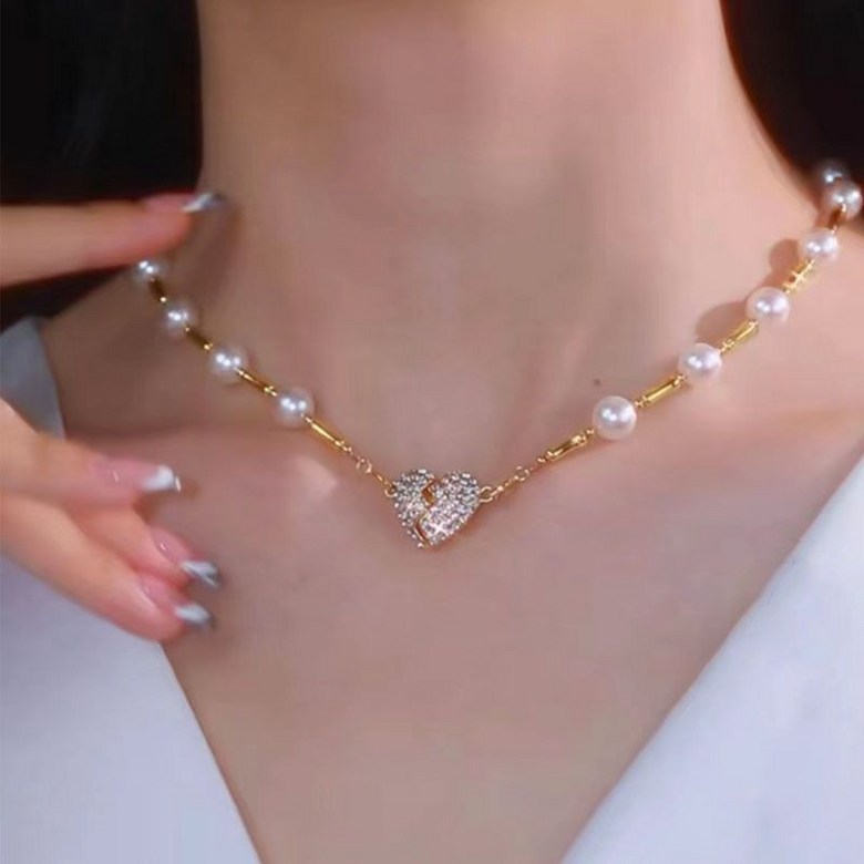 Heart Pearl-Style Magnetic Necklace — product view 3