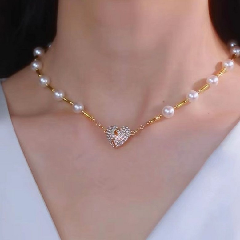 Heart Pearl-Style Magnetic Necklace — product view 1