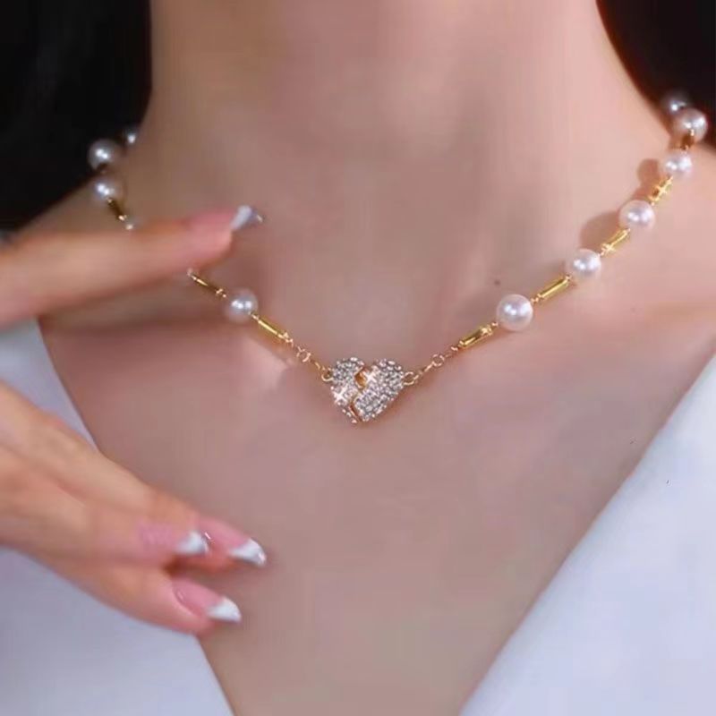 Heart Pearl-Style Magnetic Necklace