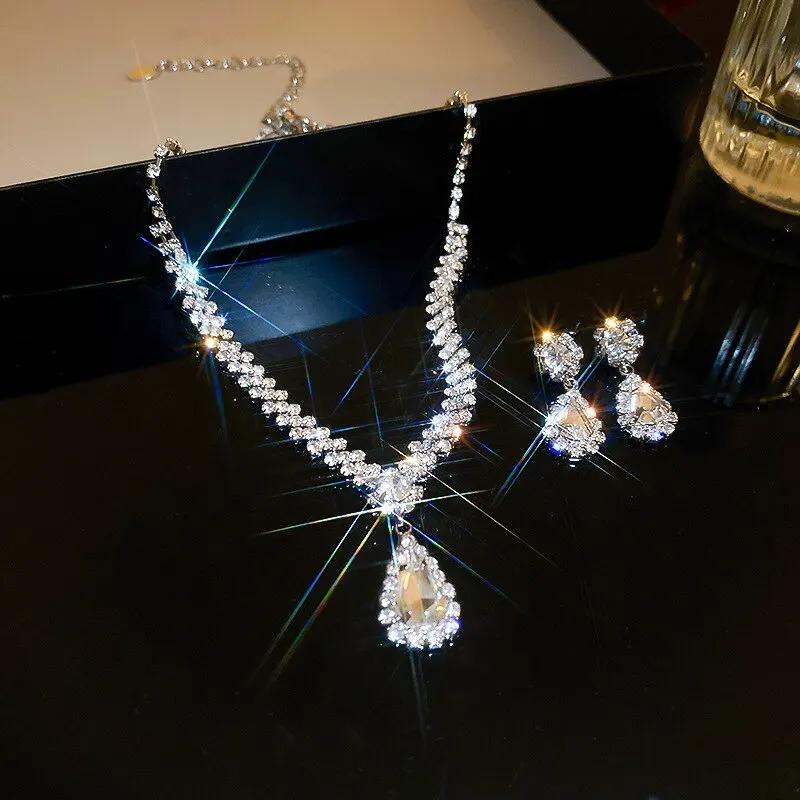 Crystal-Style Set Earrings – white set detail view