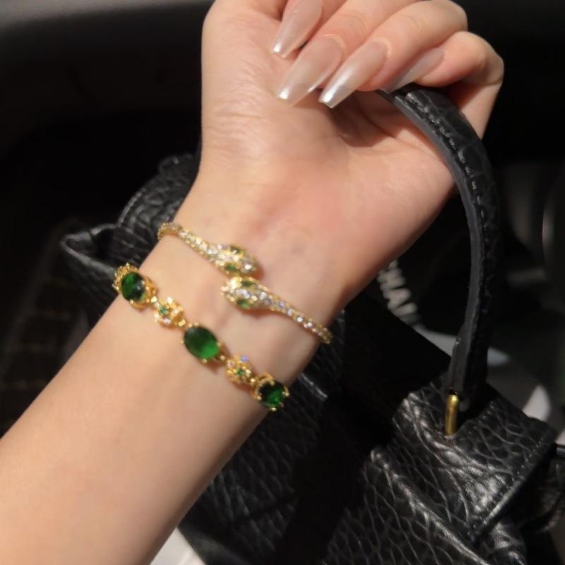 Snake Shimmer Bracelet – green set wearing view