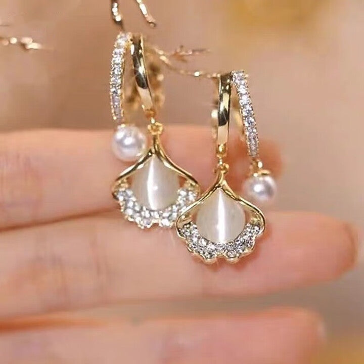 Ginkgo Pearl Earrings - Gold Tone